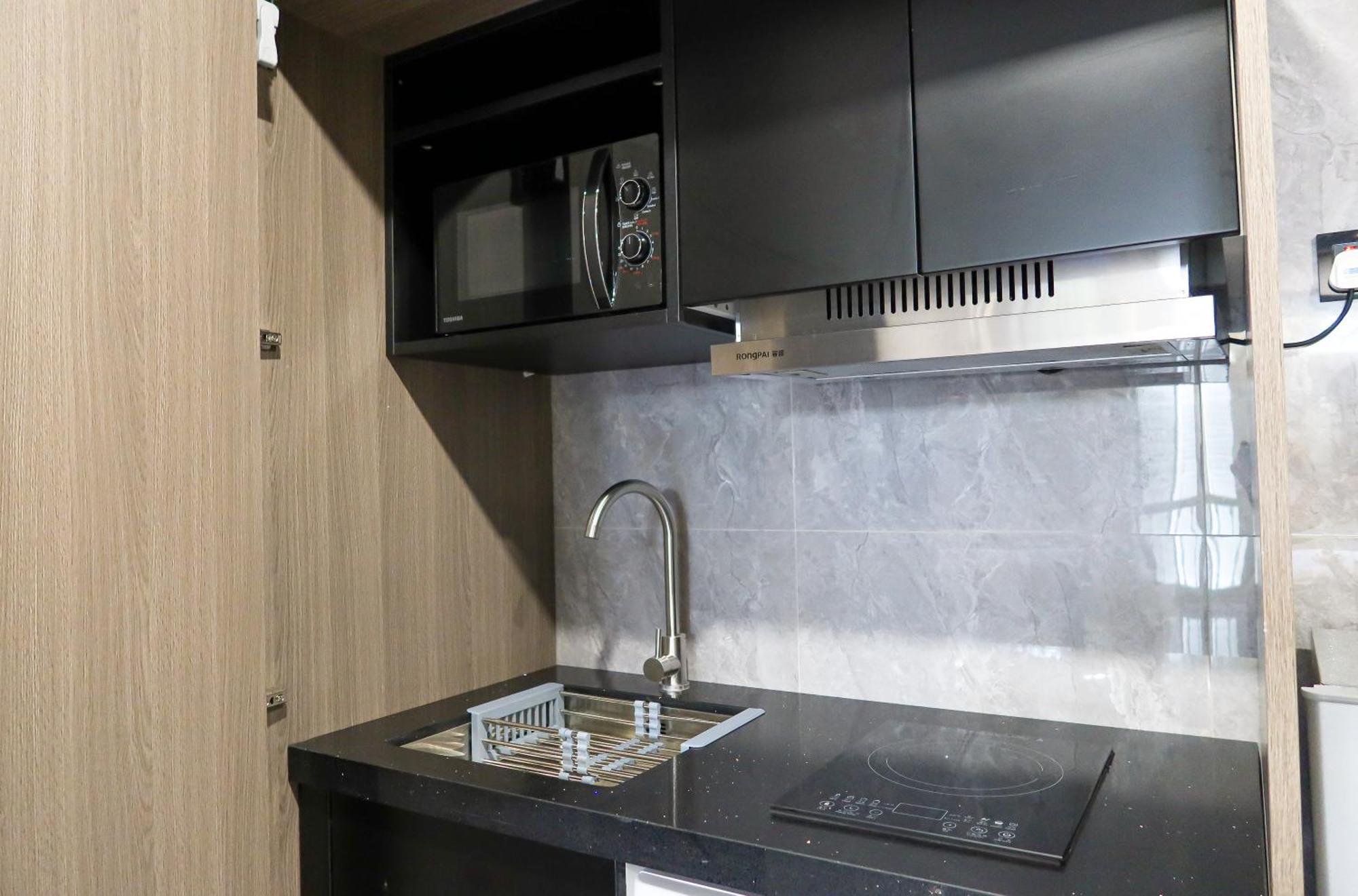 Rr & Apartment *