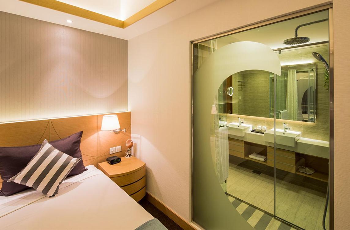 Hotel Republic Of Yacht Club 4*