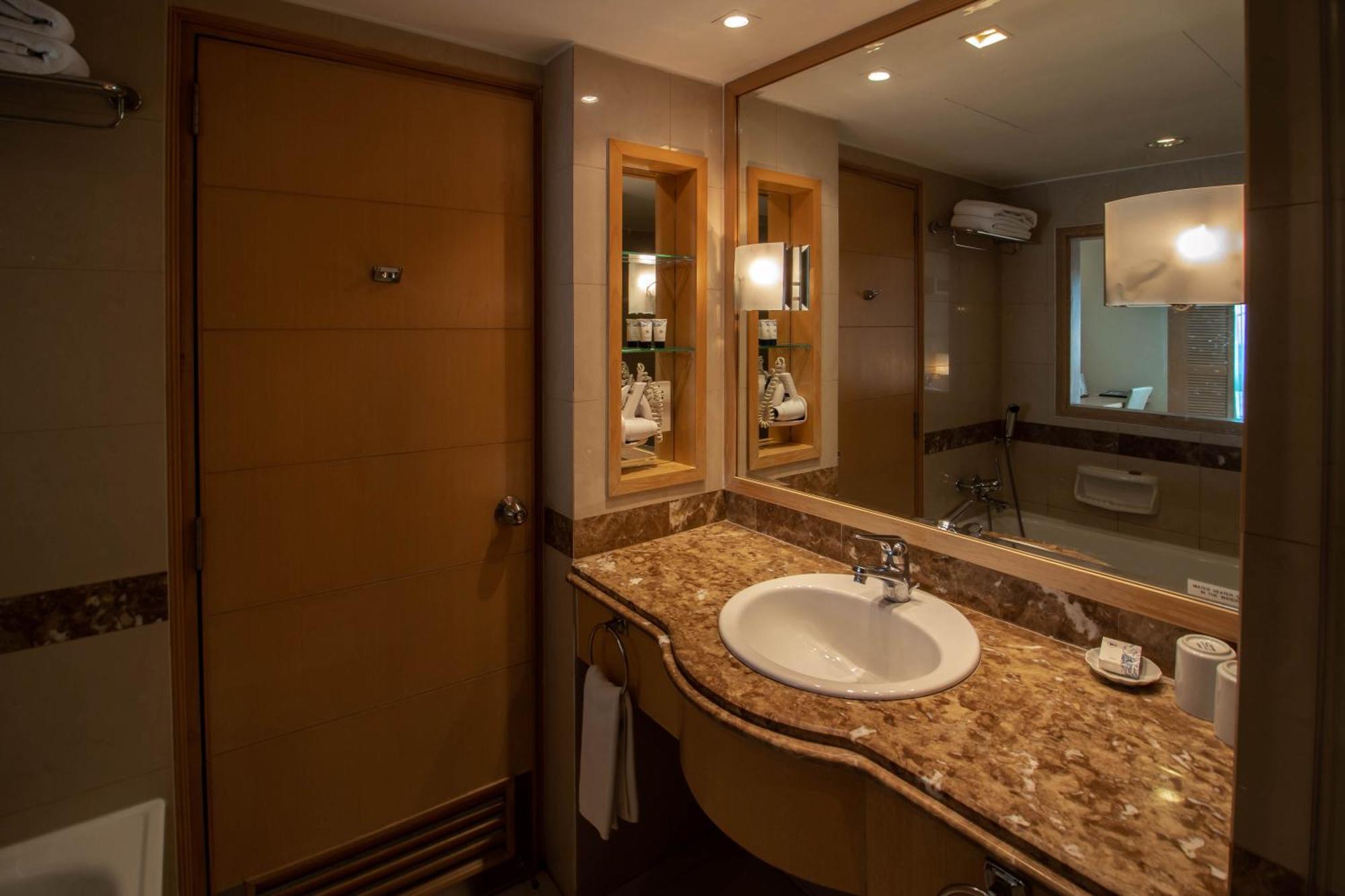Republic Of Yacht Club Hotel
