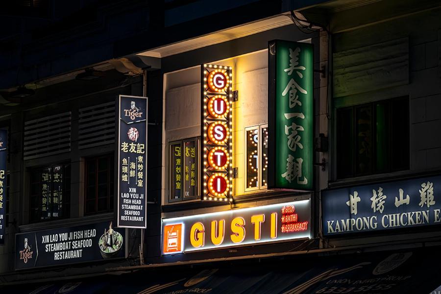 Gusti Hostel *