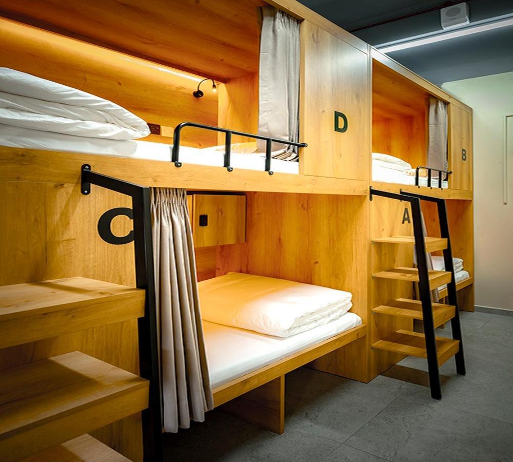 Gusti Hostel *