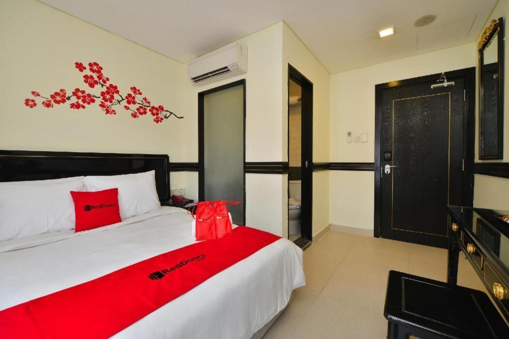 Reddoorz Near Marine Parade