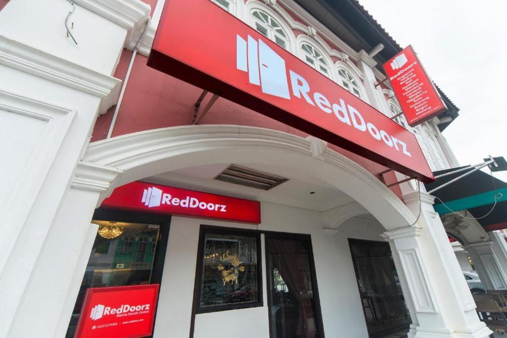 Reddoorz Near Marine Parade Hotel
