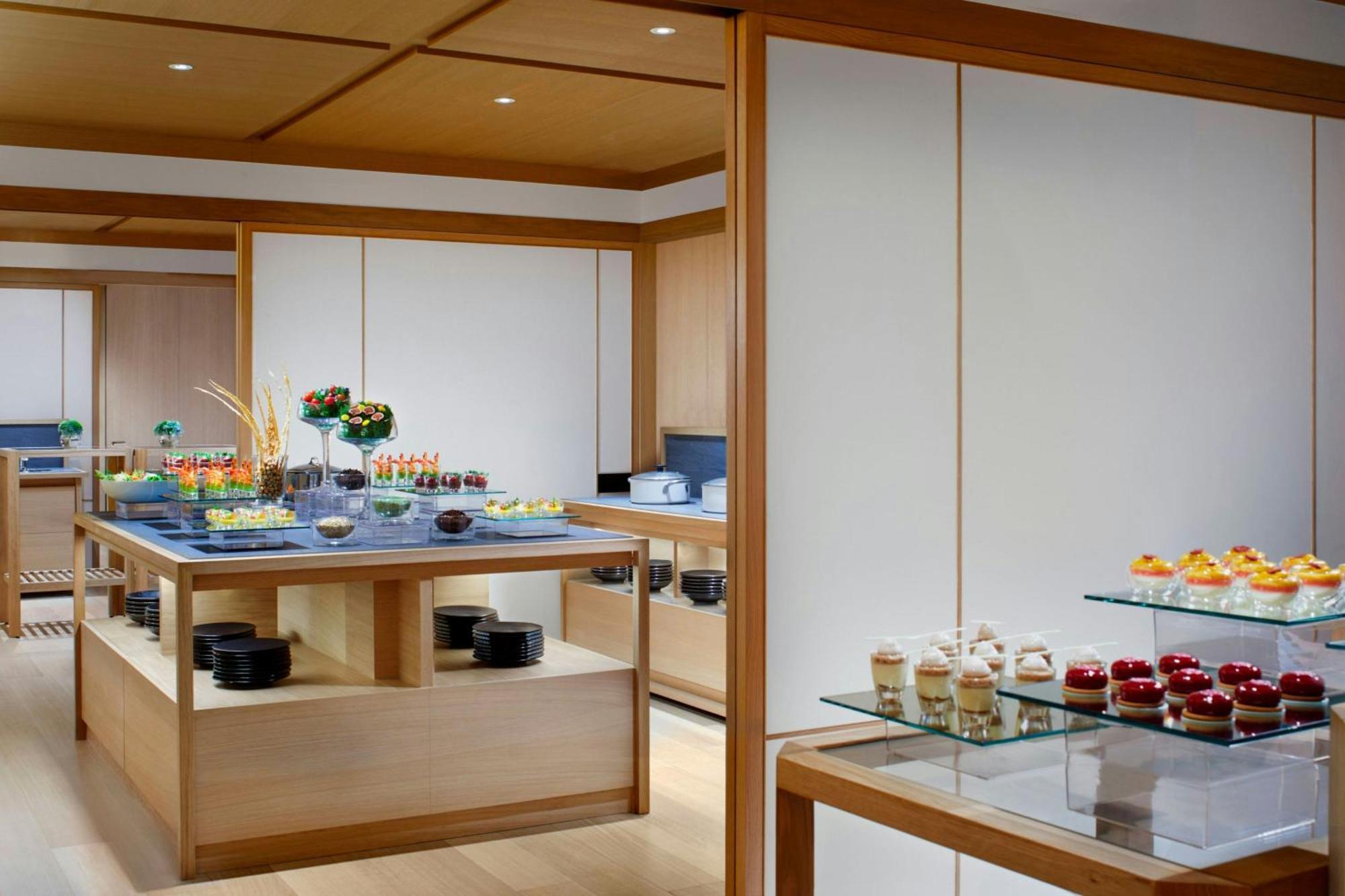 The Ritz-carlton, Millenia 5*