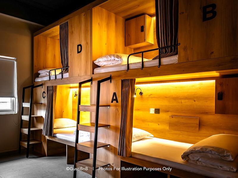Gusti Hostel *