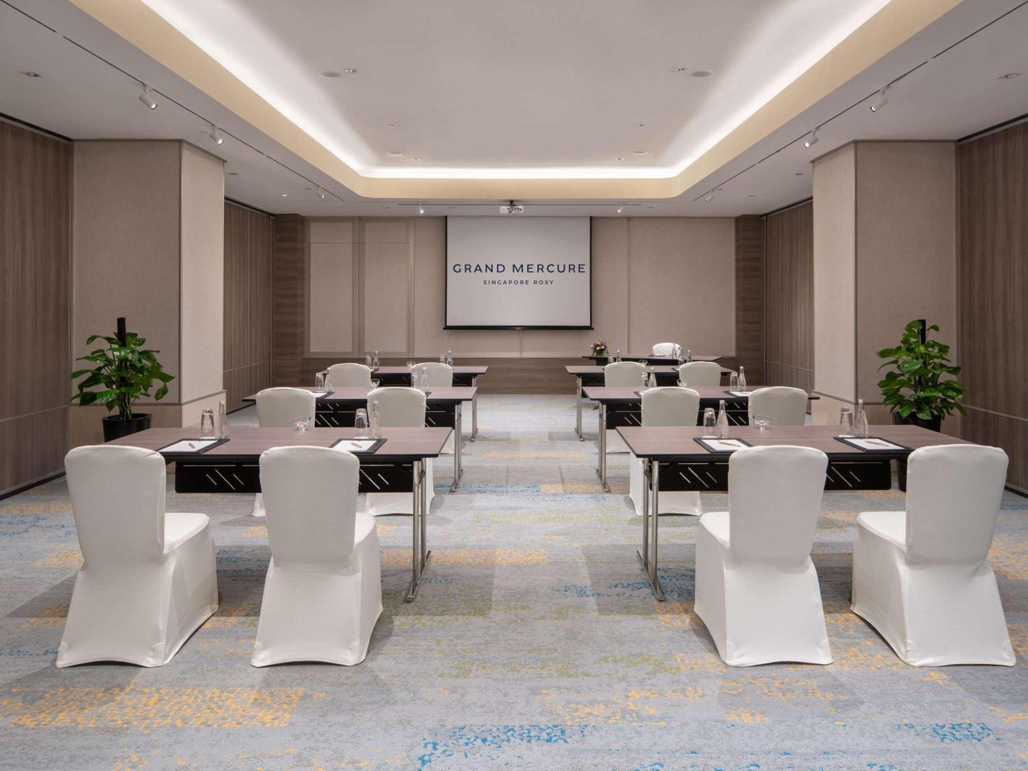 Grand Mercure Roxy Hotel 4*
