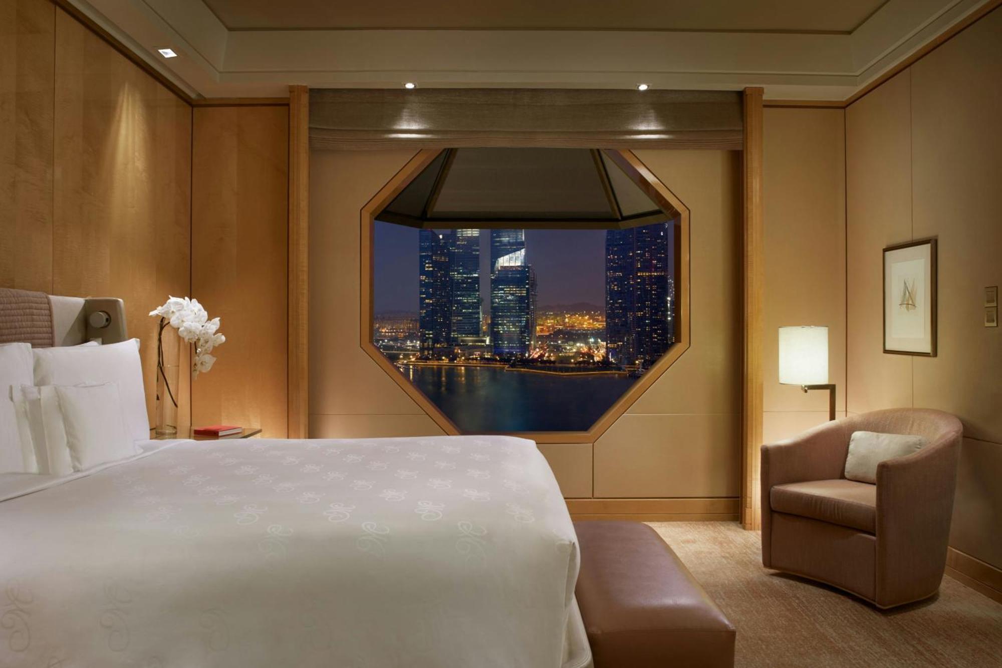 The Ritz-carlton, Millenia Hotel 5*