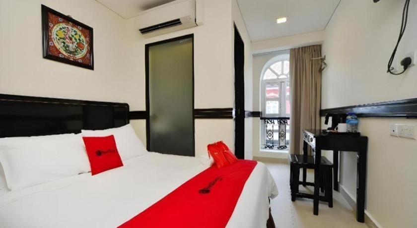 Hotel Reddoorz Near Marine Parade 3*