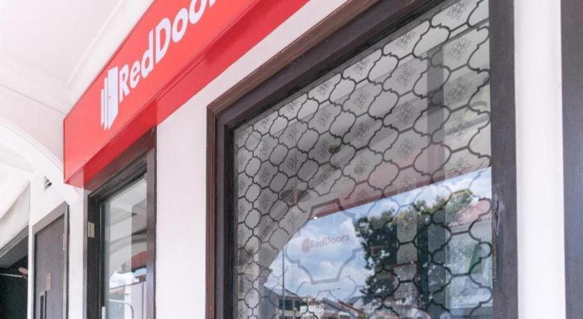 Reddoorz Near Marine Parade Singapore