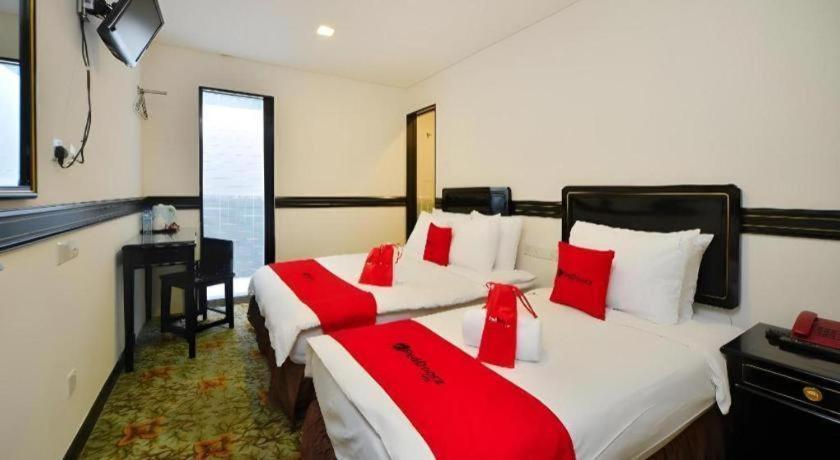 Reddoorz Near Marine Parade Hotel