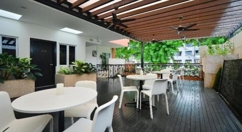 Hotel Reddoorz Near Marine Parade