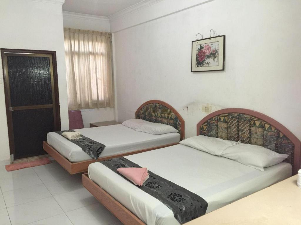 Lai Ming Cosmoland Hotel 3*