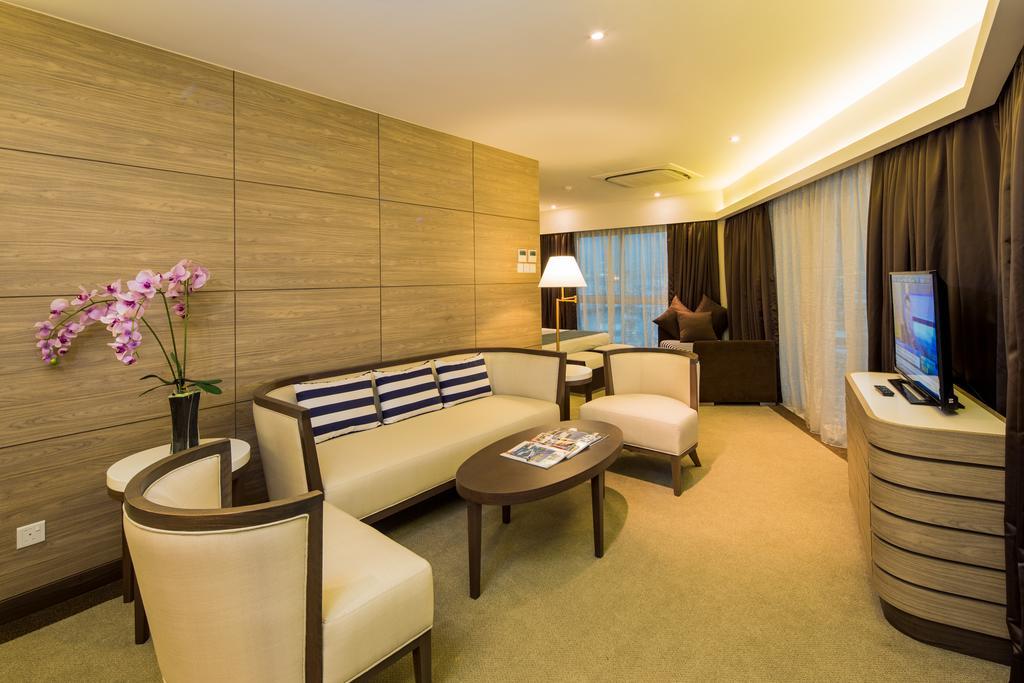 Hotel Republic Of Yacht Club 4*