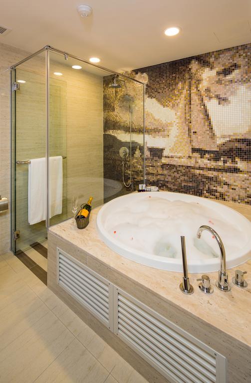 Republic Of Yacht Club 4*