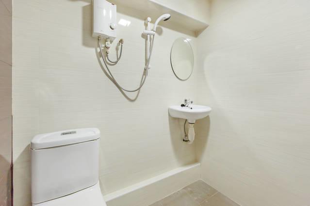 D & E Pte Ltd * Singapore