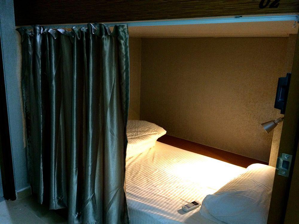 Hotel D & E Pte Ltd Singapore