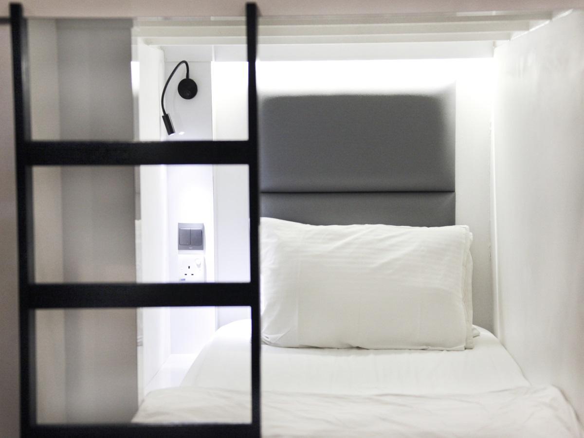 Wink At Mosque Street Capsule hotel Singapore