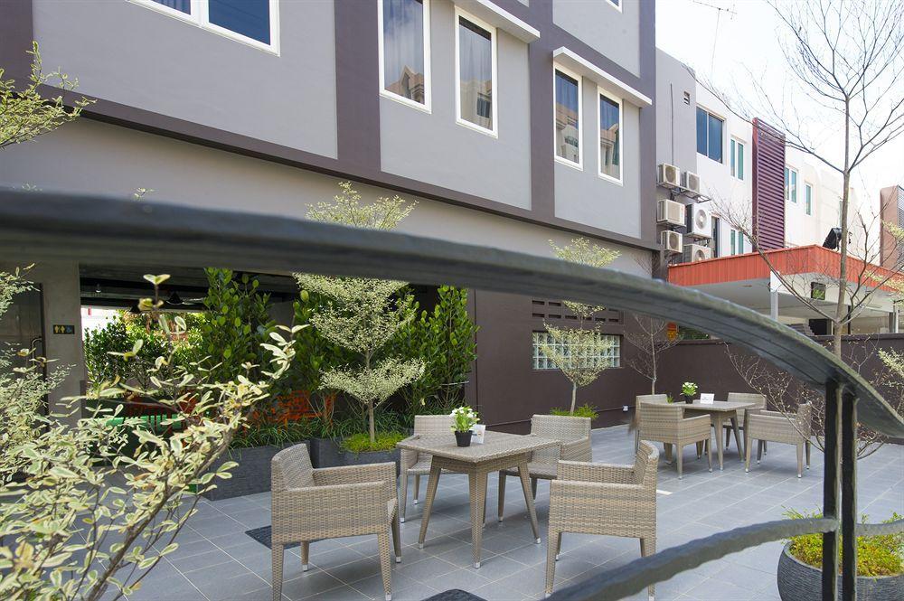 Ibis Budget Pearl Hotel 2*