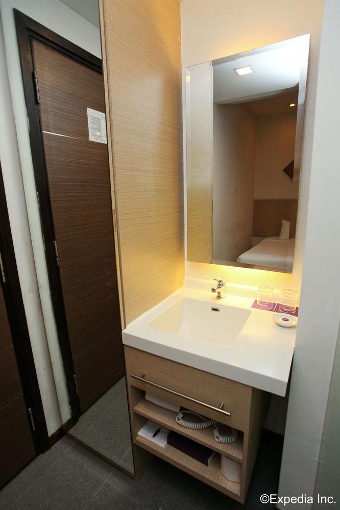 Aqueen Balestier Hotel 3*