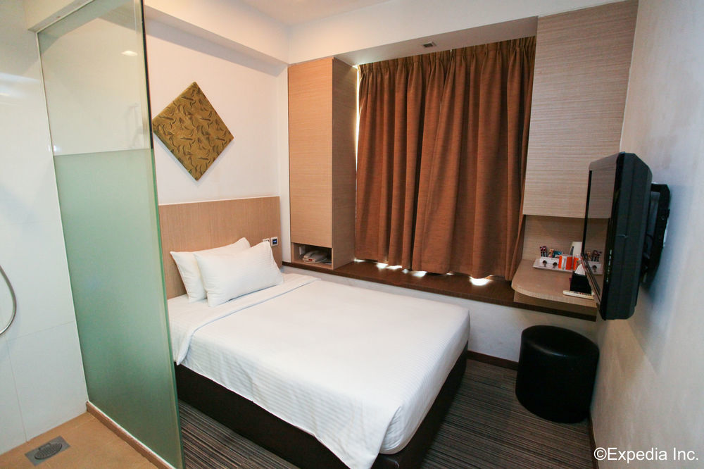 Aqueen Balestier 3*