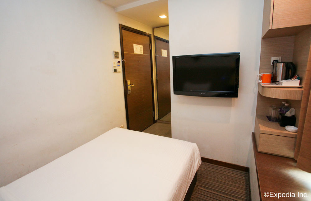 Aqueen Balestier Hotel 3*