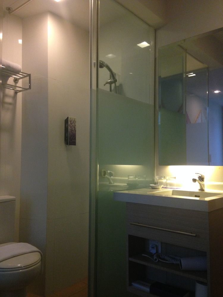 Aqueen Balestier 3* Singapore