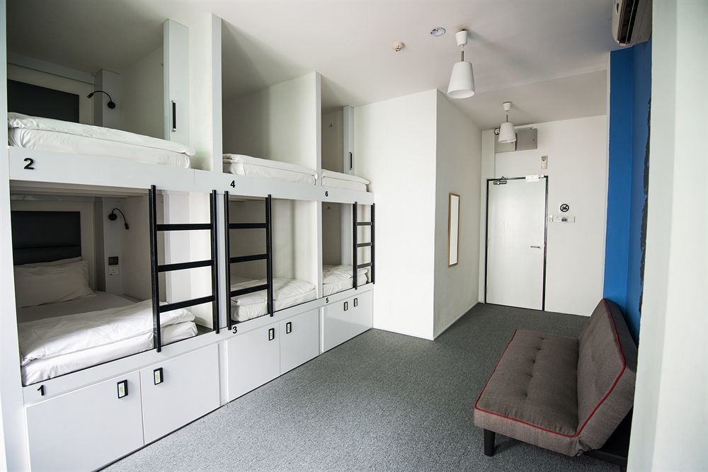 Capsule hotel Wink At Mosque Street Singapore