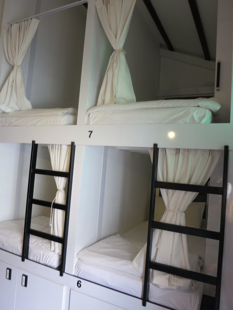 Capsule hotel Wink At Mosque Street