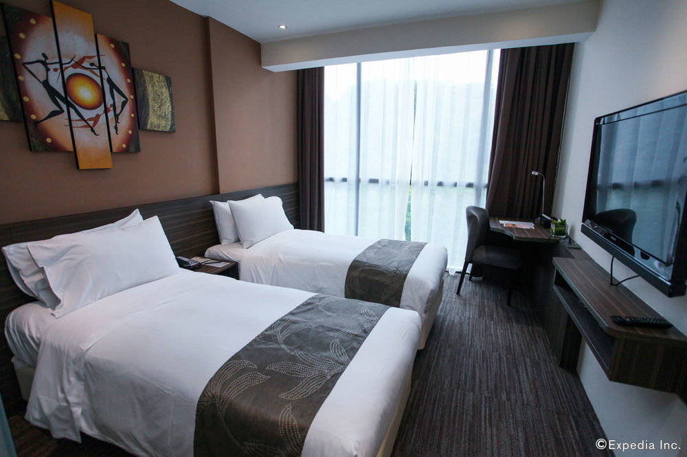 Travelodge Harbourfront 4*