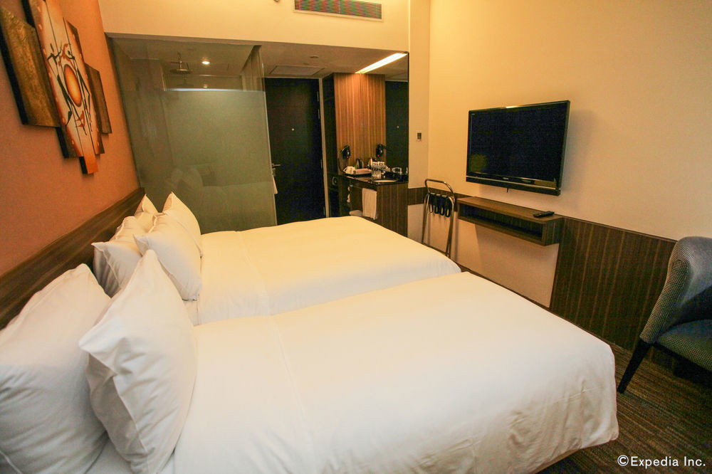 Travelodge Harbourfront Hotel 4*