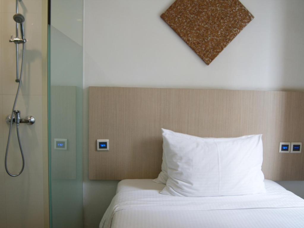 Aqueen Balestier 3*