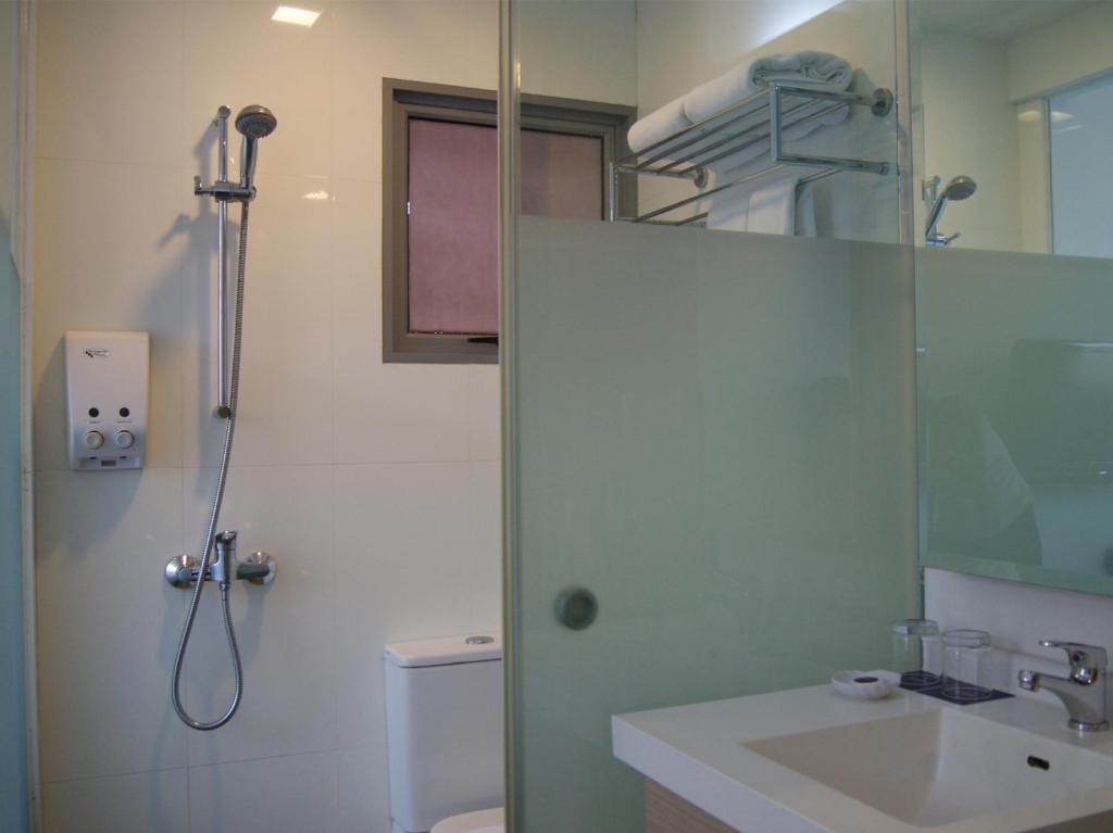 Aqueen Balestier Hotel