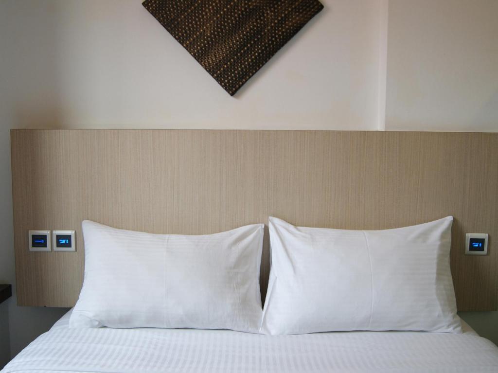 Aqueen Balestier Hotel 3*