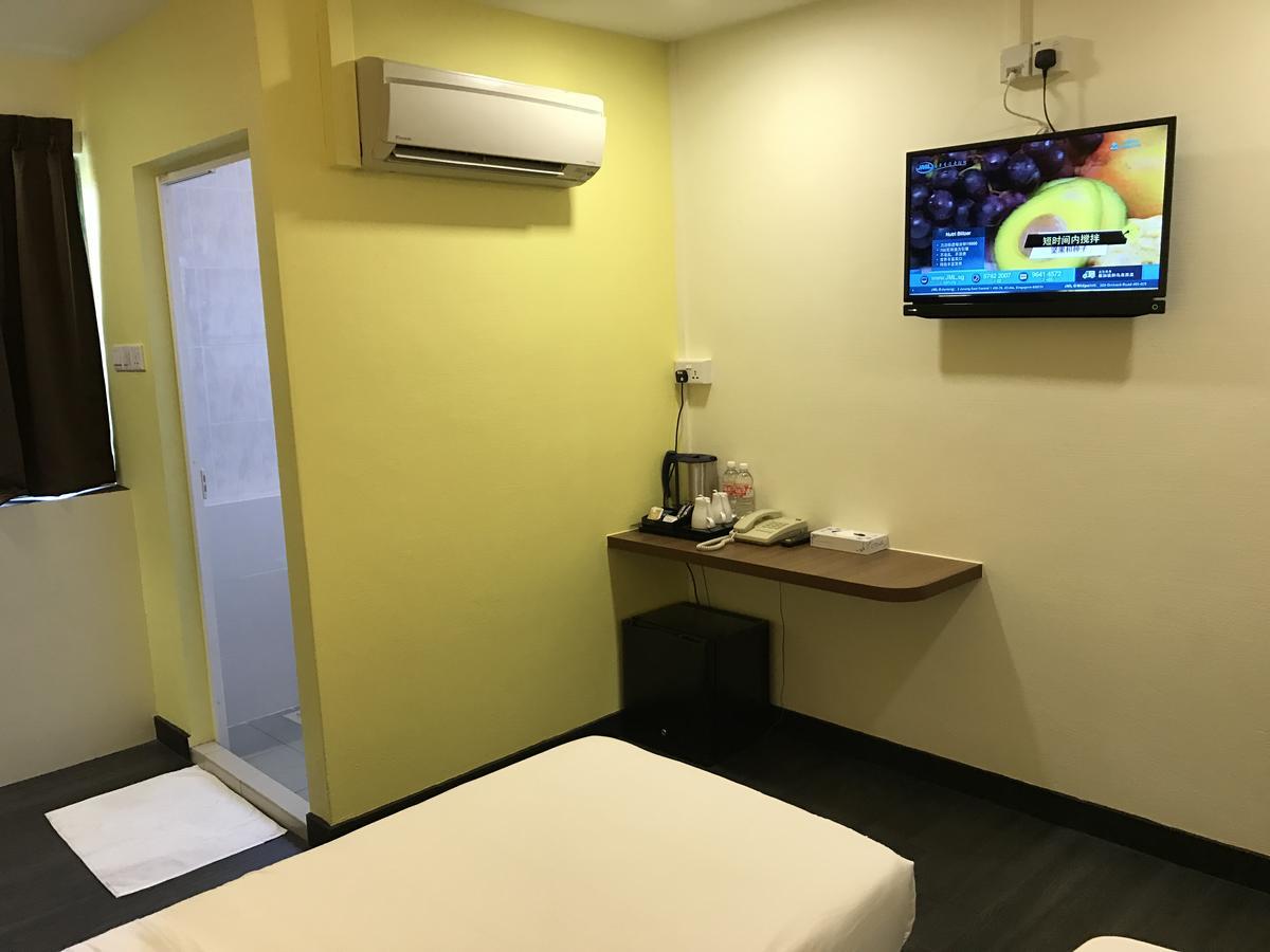 L At 51 Desker Hotel Singapore