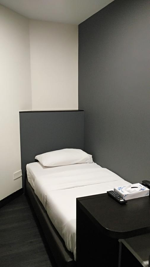 Hotel L At 51 Desker