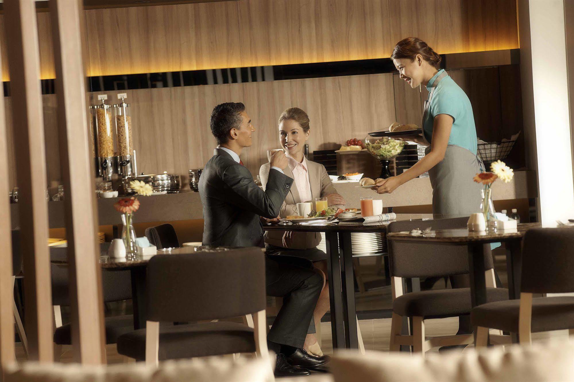 Aparthotel Pan Pacific Serviced Beach Road, 5*
