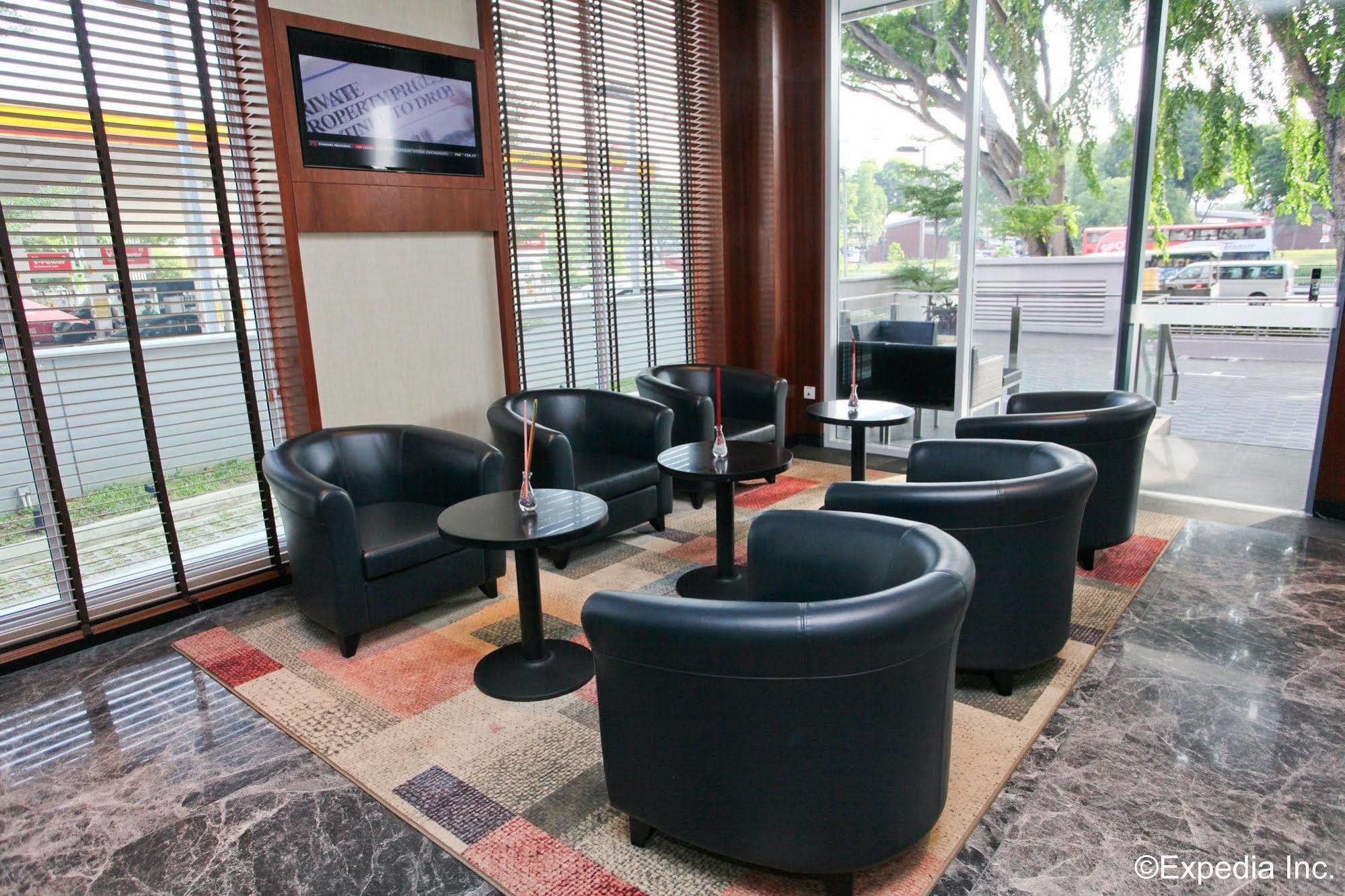 Hotel Aqueen Paya Lebar 4*