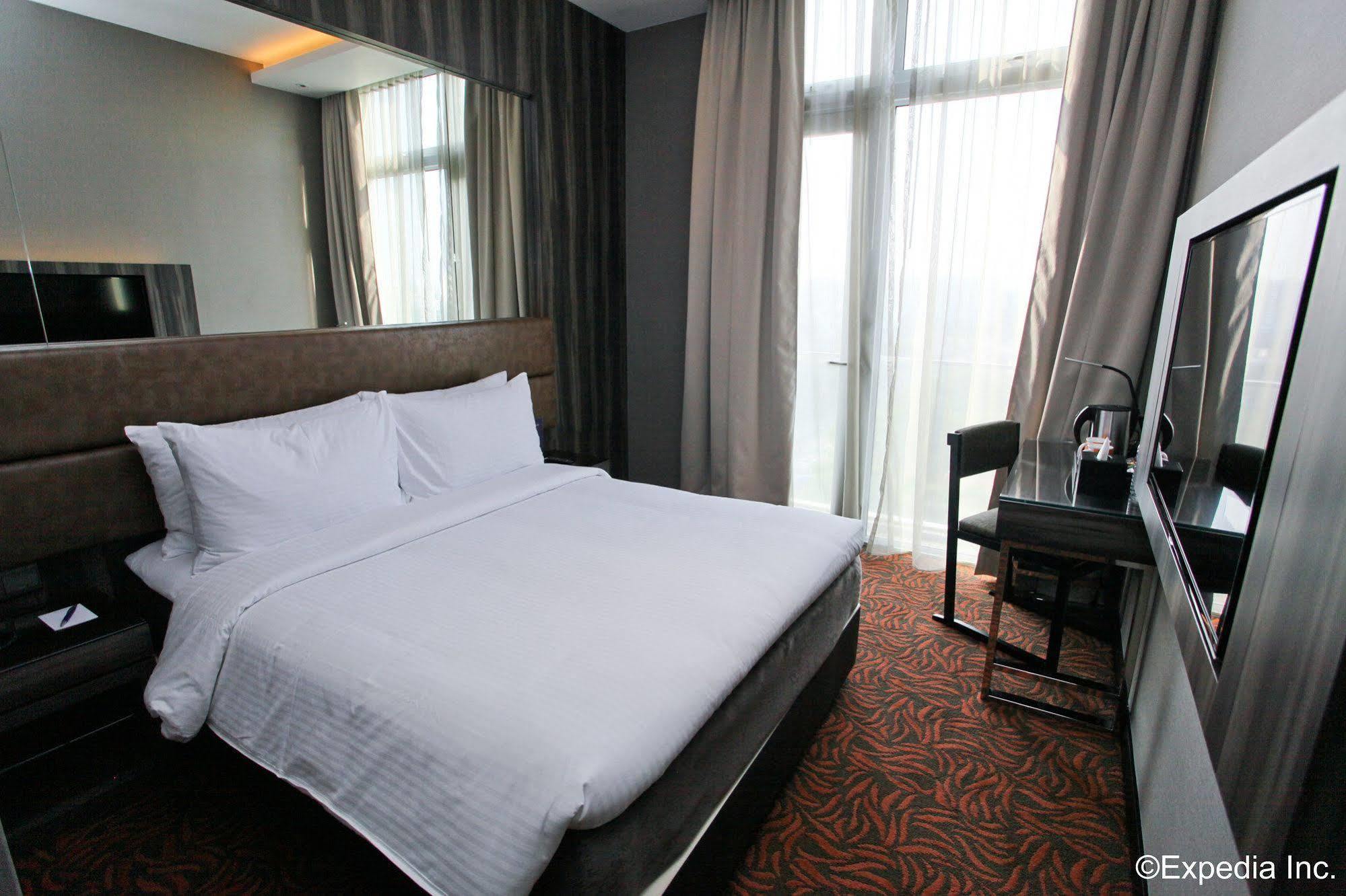 Hotel Aqueen Paya Lebar 4*