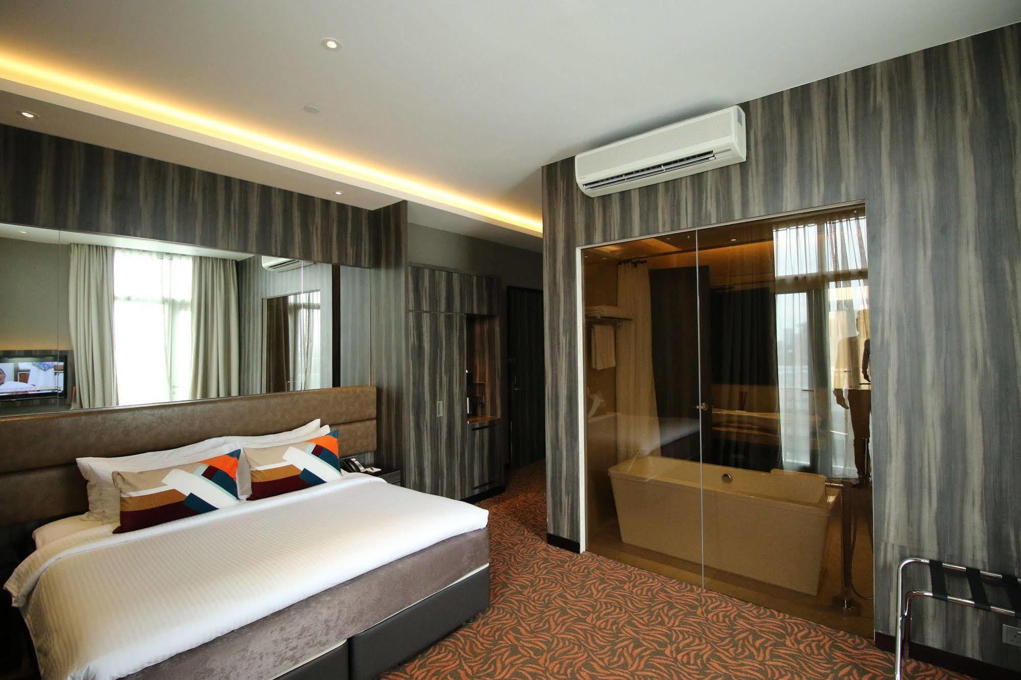 Aqueen Paya Lebar Hotel