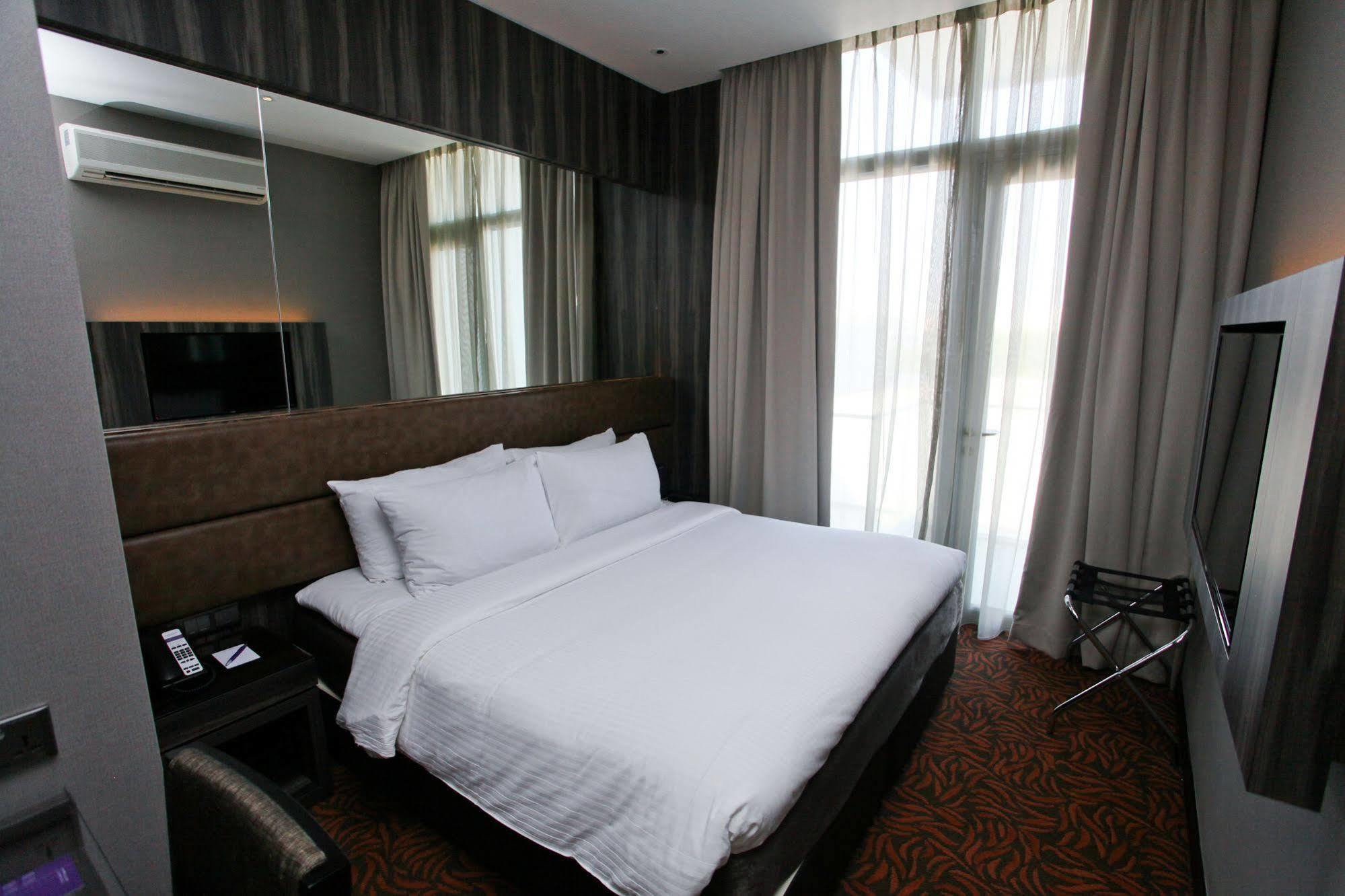Aqueen Paya Lebar Singapore