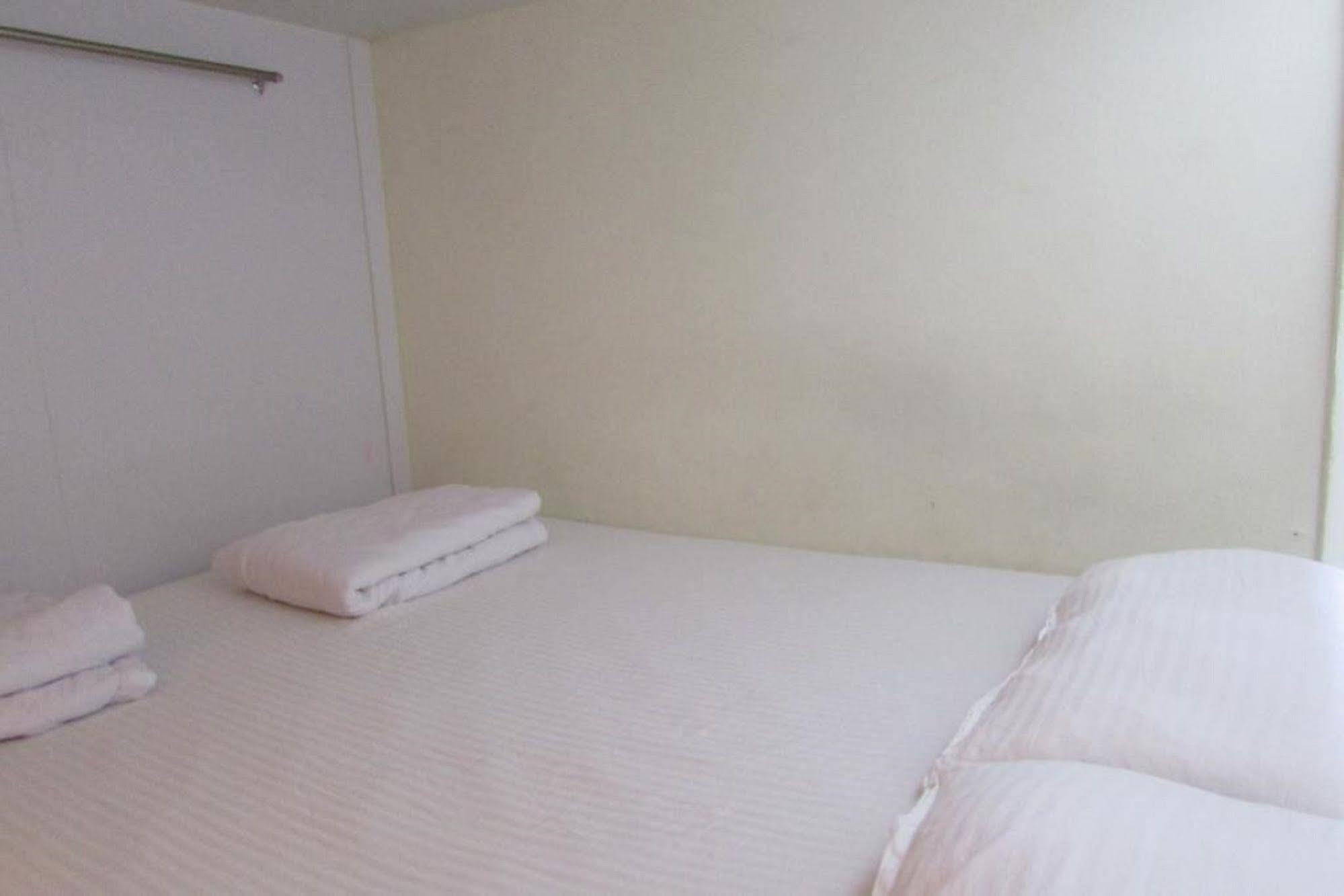 Capsule hotel Pillow Talk