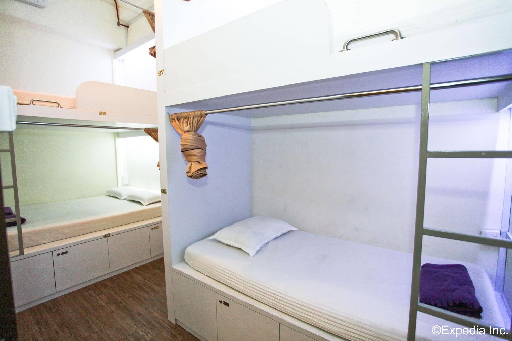 Capsule hotel Pillow Talk