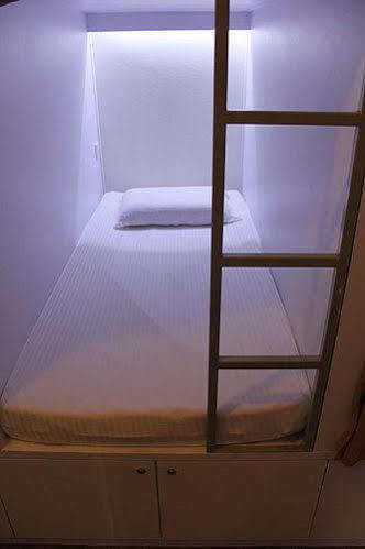 Pillow Talk Capsule hotel 2*