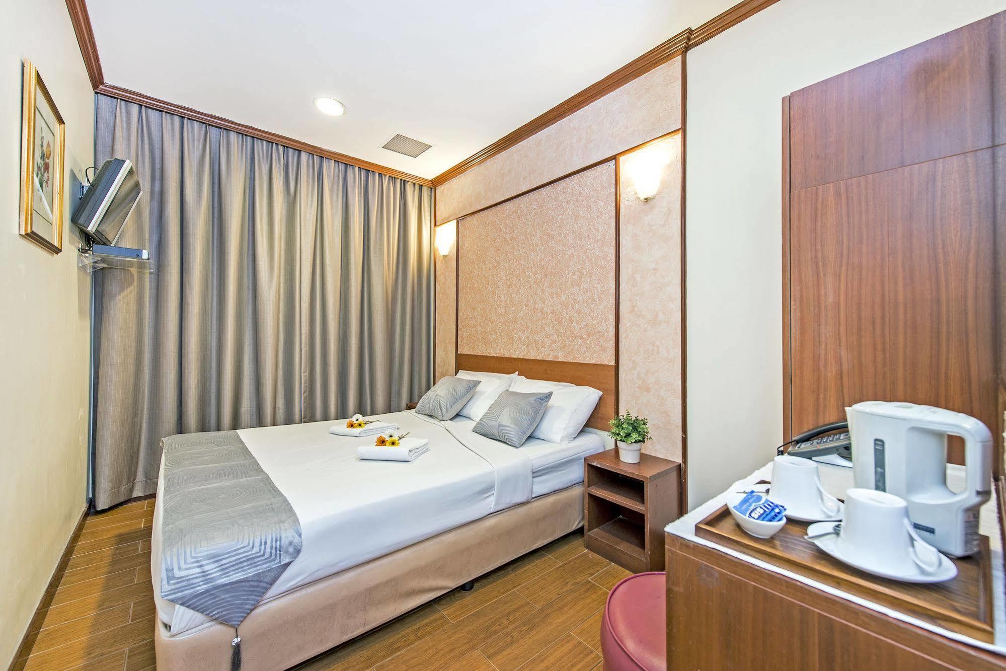 81 Orchid Hotel 2*
