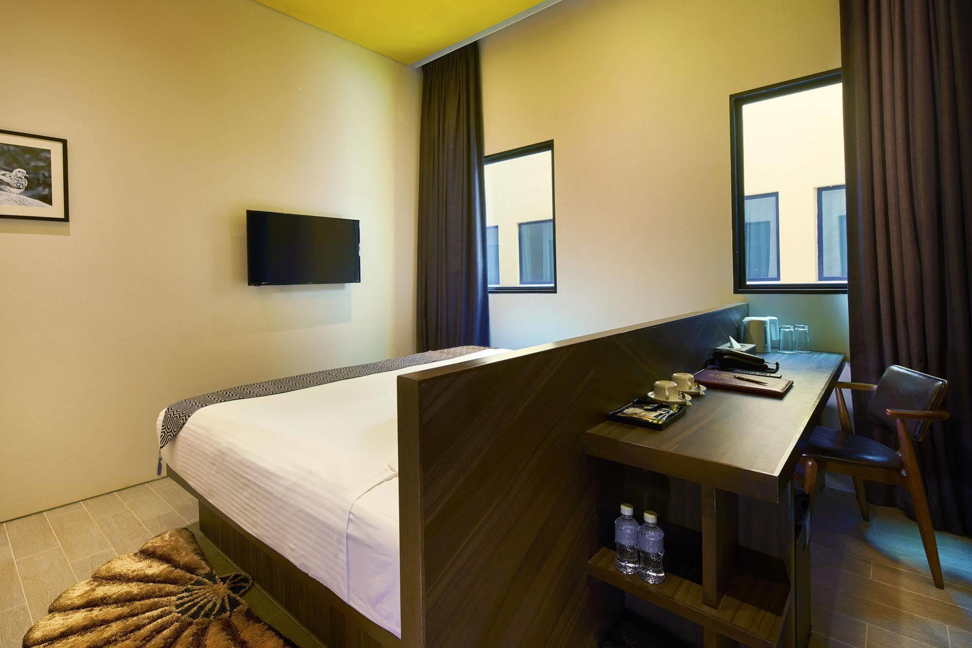 Yan Singapore