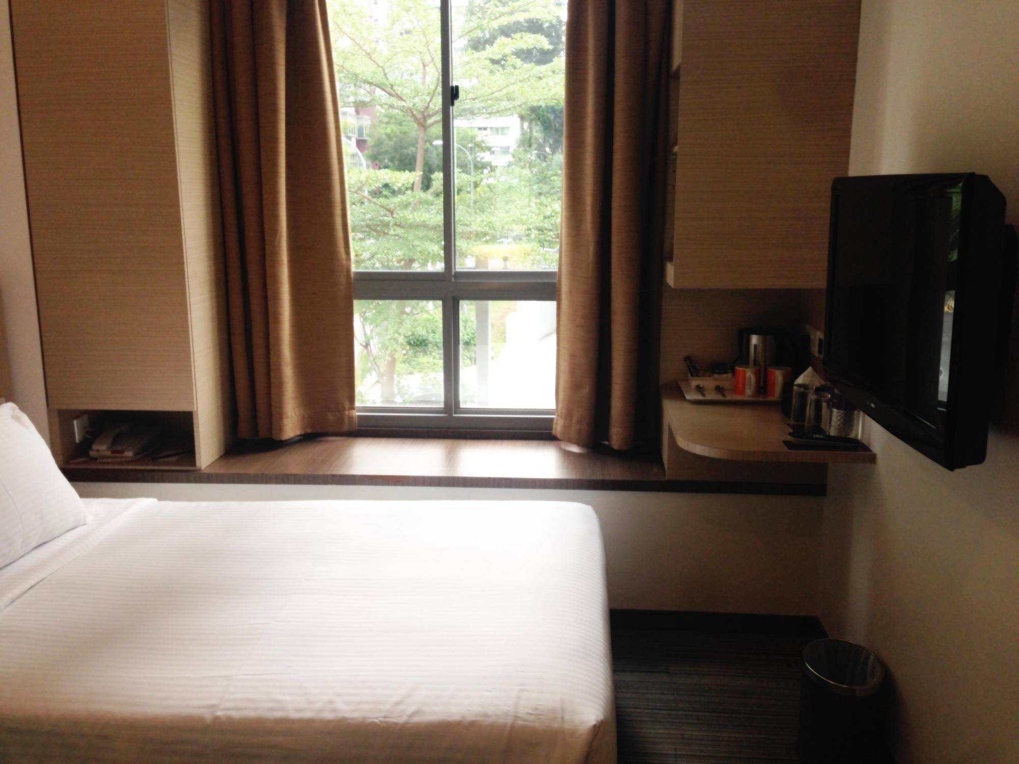 Aqueen Balestier Hotel 3*