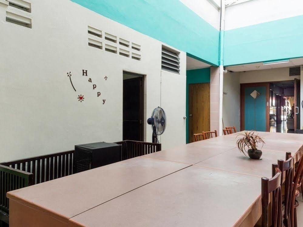 Reddoorz Near Aljunied Mrt 3* Singapore