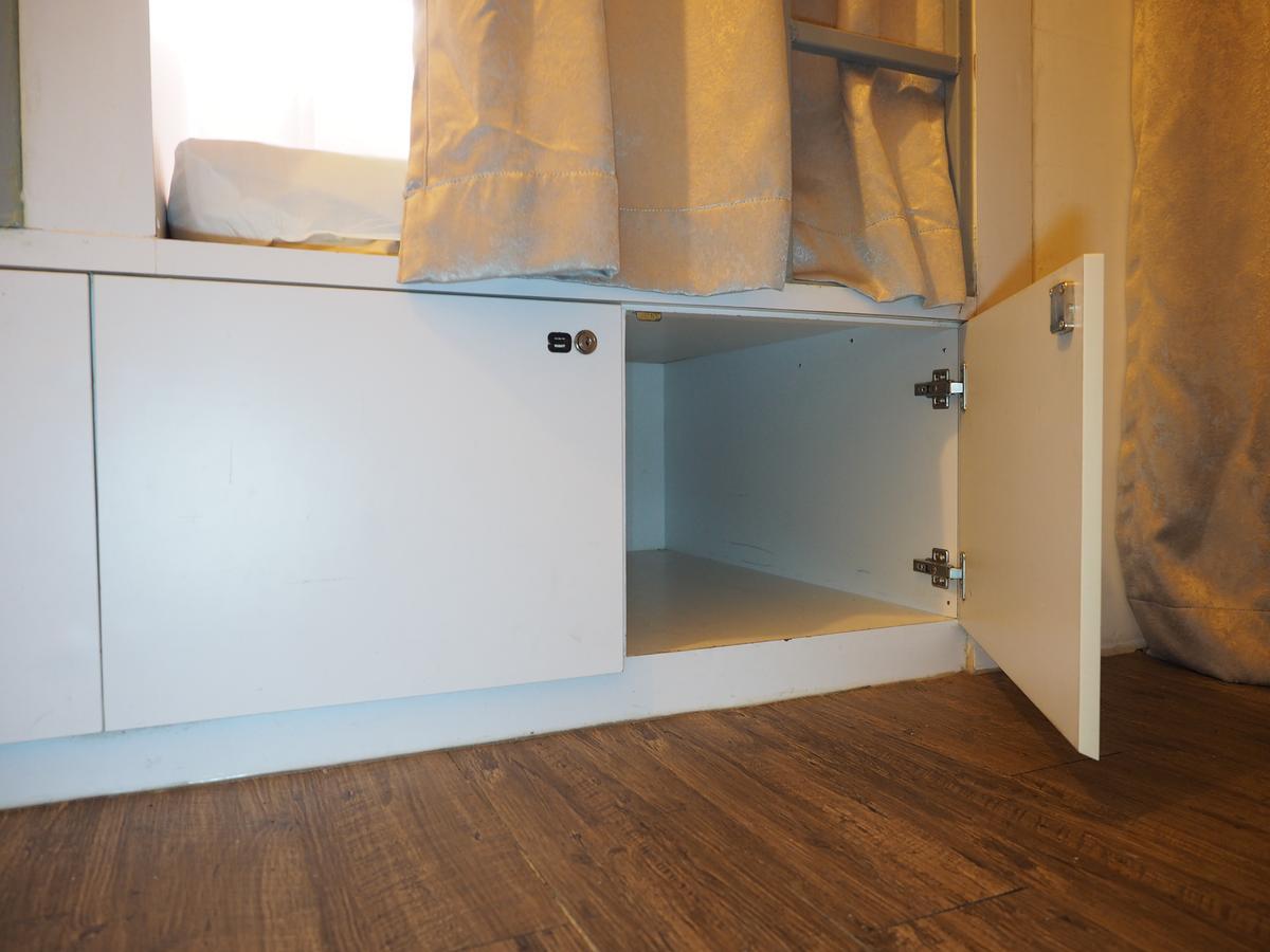 Pillow Talk Capsule hotel