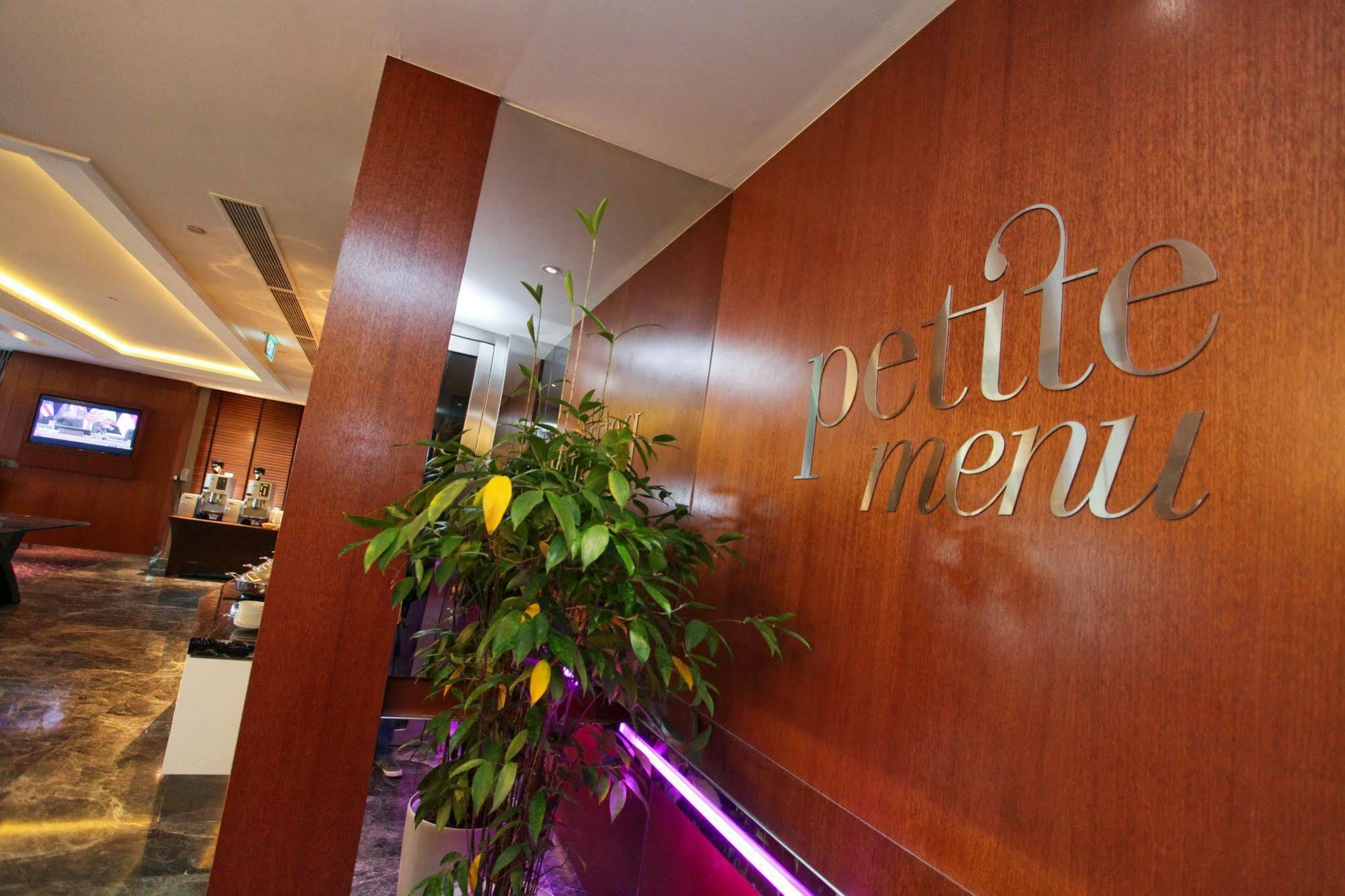 Aqueen Paya Lebar Hotel