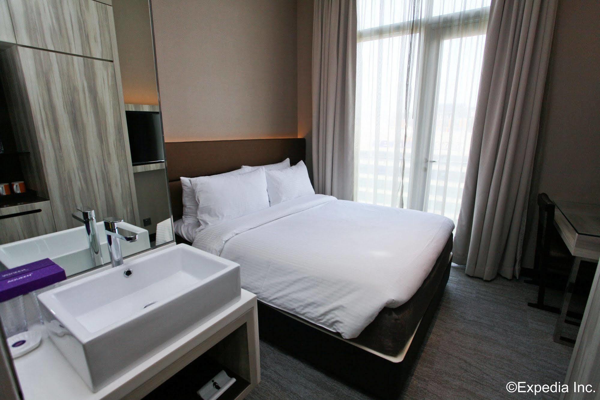 Aqueen Paya Lebar 4*